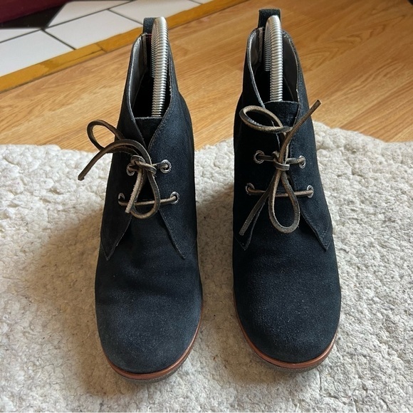 Sperry Harlow Black and Tan Suede Lace Up Wedge Booties Size 8.5 - Picture 2 of 11